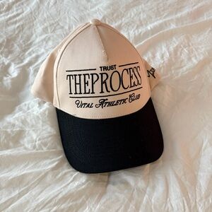 VITAL APPAREL CREAM & BLACK BASEBALL GYM ACTIVEWEAR